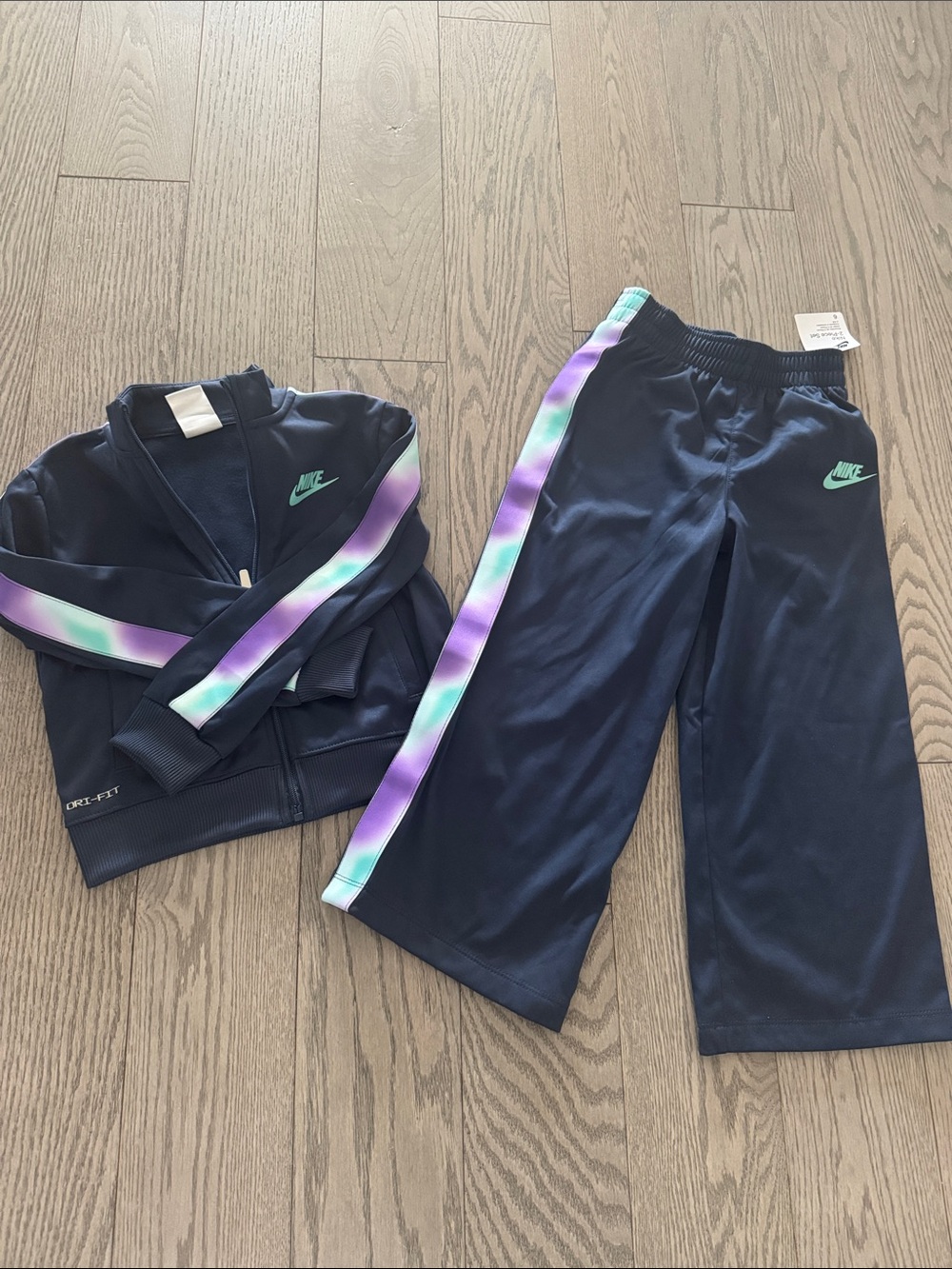 💜 NIKE BNWT GIRLS TRACKSUIT SET 💜